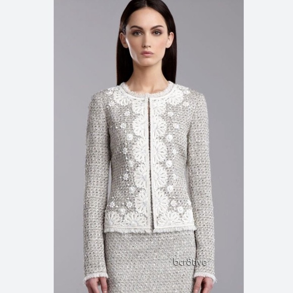 St. John Jackets & Blazers - St John Tweed No Collar Beaded Jacket Size 4 Beige, Gold Metallic Thread